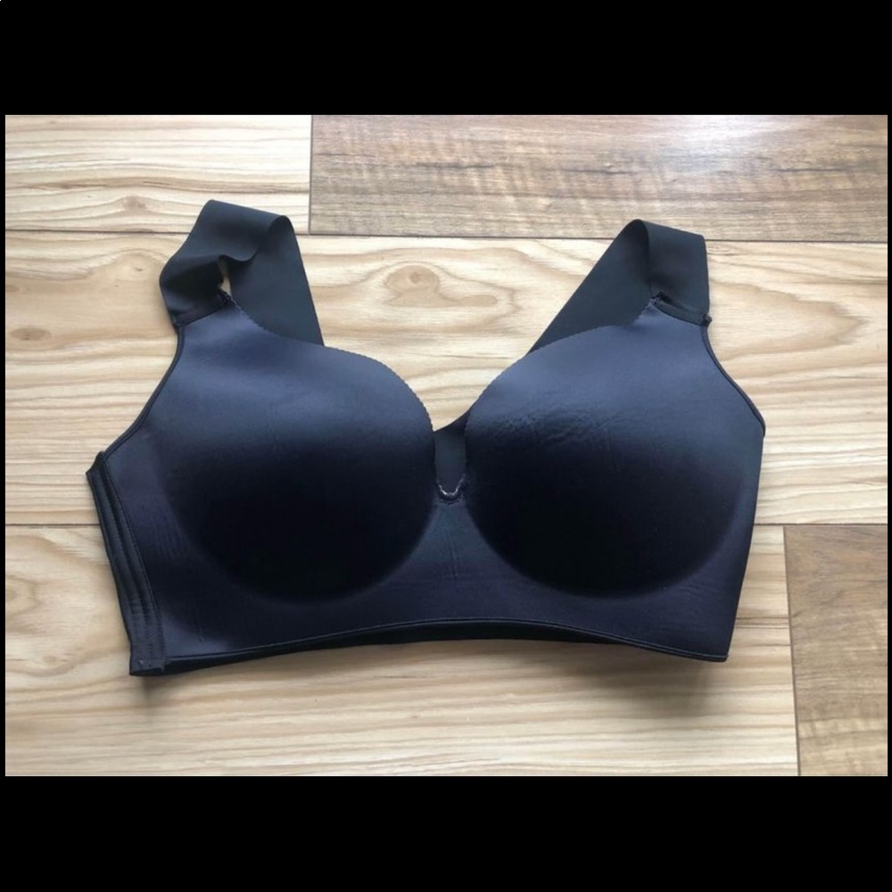 This is a like new wireless athletic type bra fits 36B/C